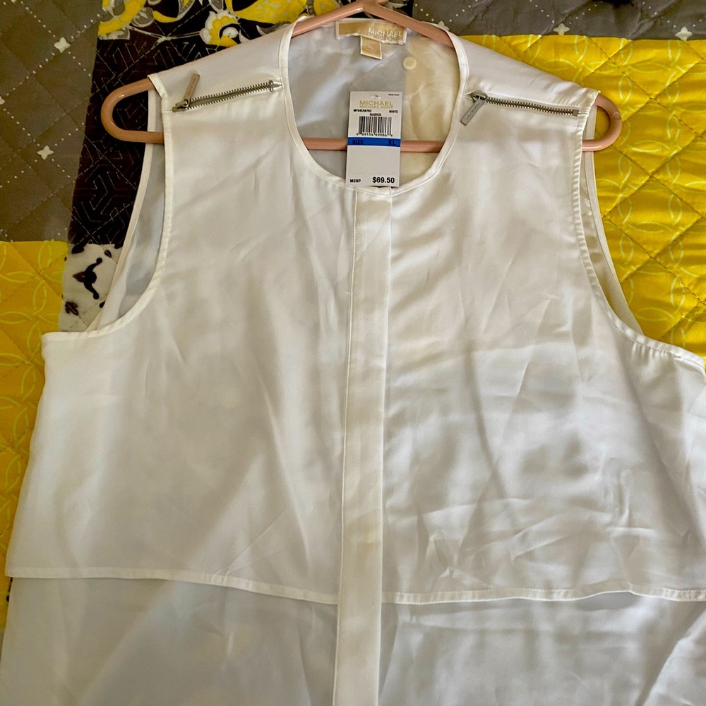 Beautiful white Micheal Kors Top, great for work or play,